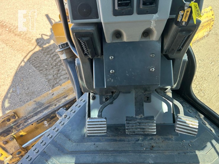 2011-caterpillar-140m2-awd-image-60