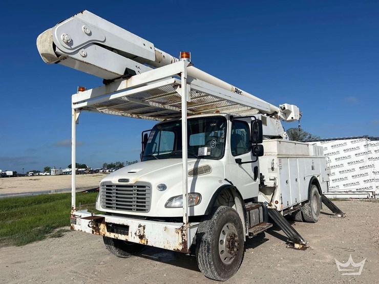 2014-freightliner-m2-106-image-1
