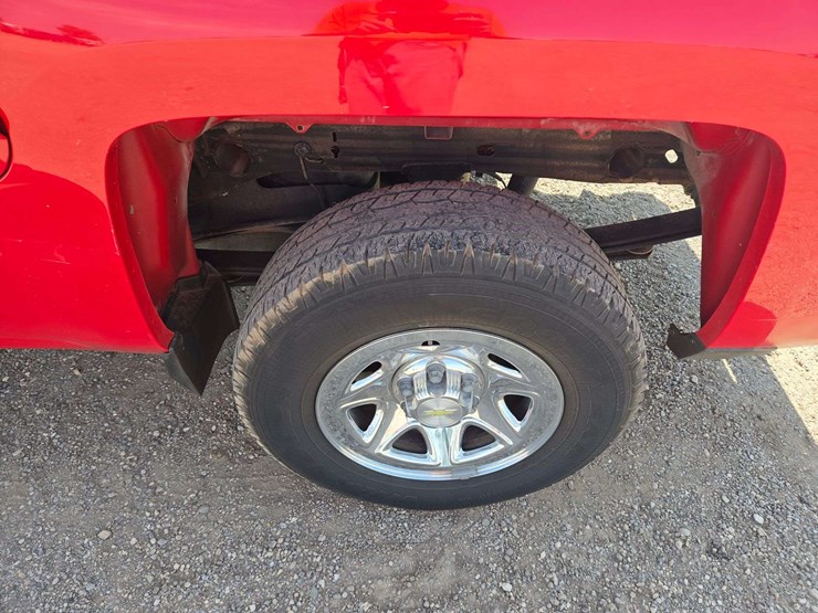2015-chevrolet-silverado-1500-ls-image-5