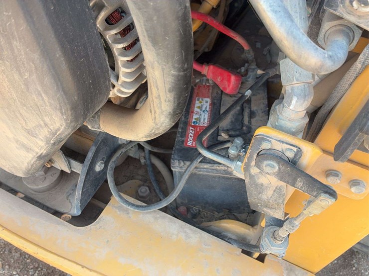 caterpillar-247b-image-27