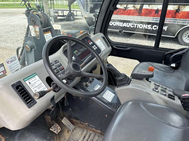 2006-bobcat-5600-tool-cat-image-13