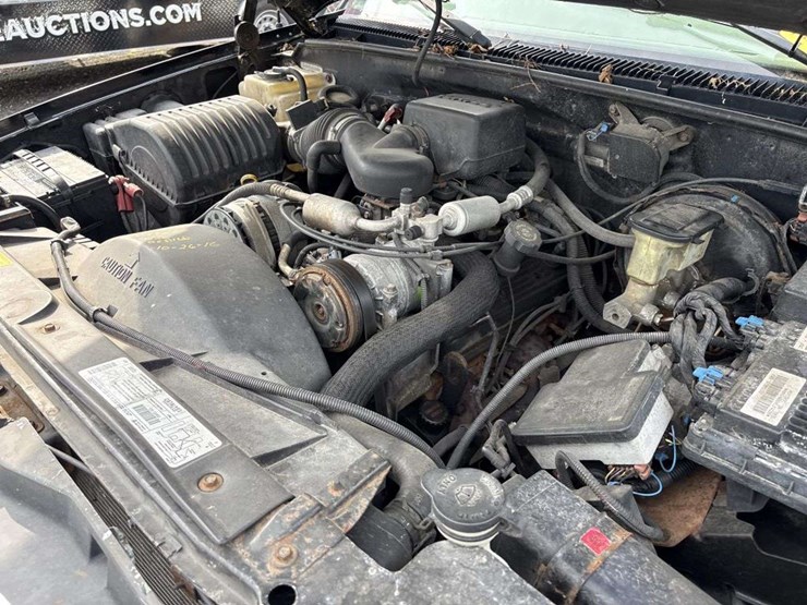 1999-gmc-suburban-image-20