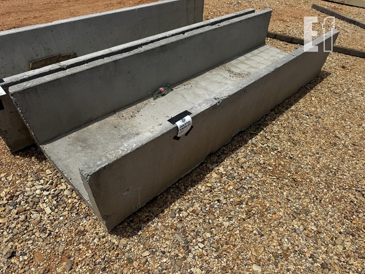 concrete-bunk-feeder-3'-x-10'-7486-image-1