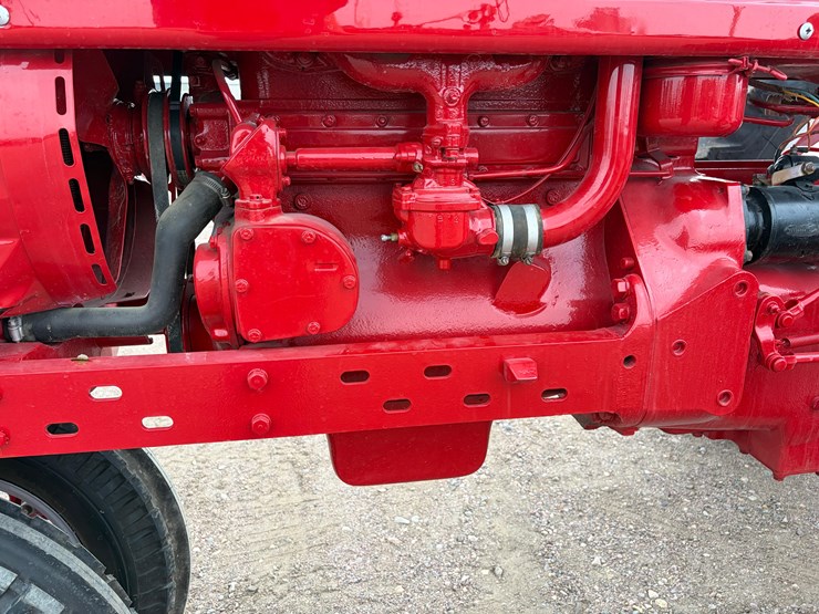 1955-farmall-300-tractor-image-13