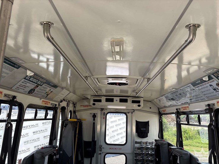 2017-ford-e450-image-16