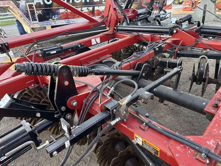 case-ih-330-image-8