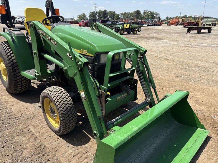 john-deere-4210-image-11