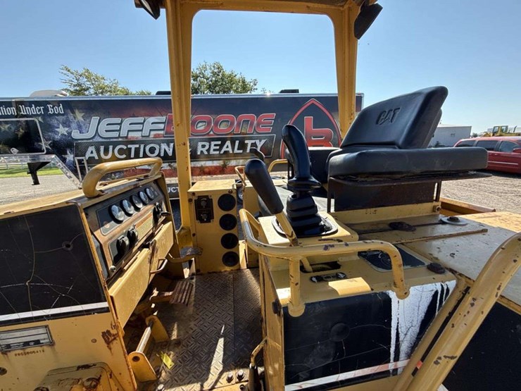 1998-caterpillar-d4c-xl-image-11