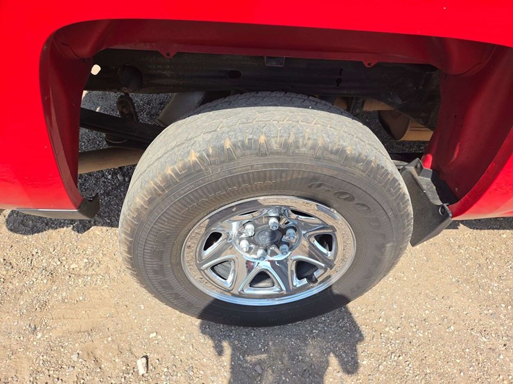 2015-chevrolet-silverado-1500-ls-image-9