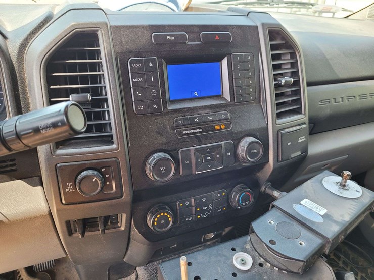 2020-ford-f350-image-17