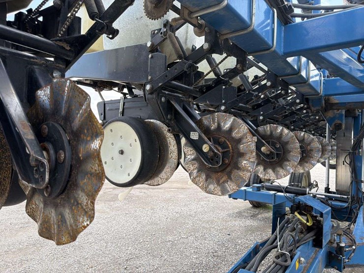 kinze-2600-image-16
