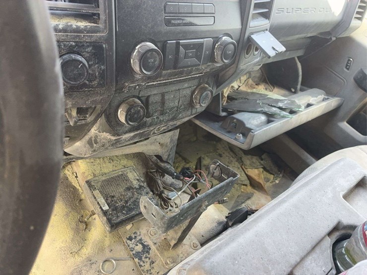 2017-ford-f550-image-42