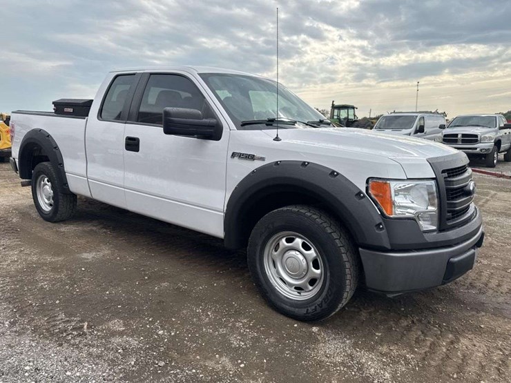2014-ford-f150-xl-image-4