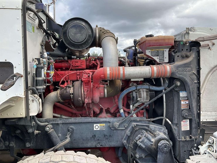 2017-peterbilt-365-image-9