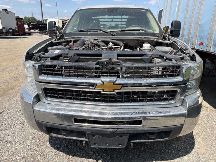 2008-chevrolet-3500-image-2
