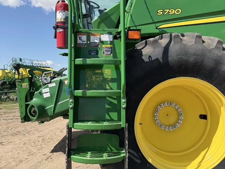 2020-john-deere-s790-image-10