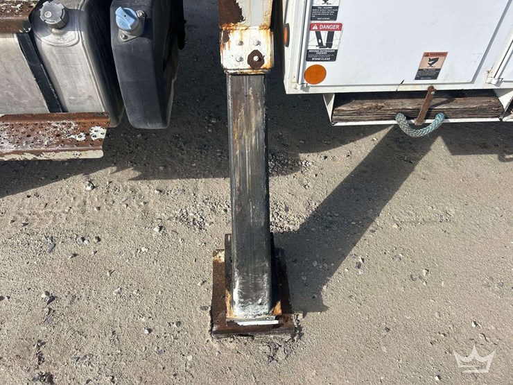 2014-freightliner-m2-106-image-30