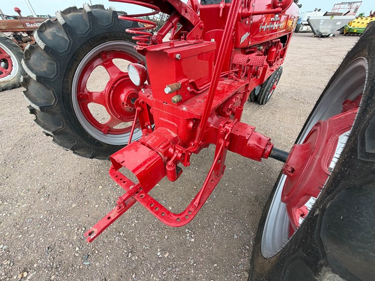 1955-farmall-300-tractor-image-21