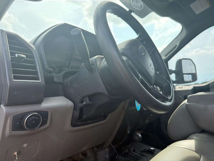 2019-ford-f550-xl-image-13