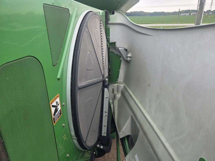2013-john-deere-s660-image-18