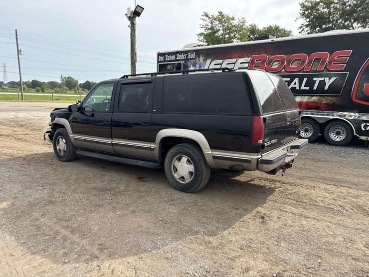 1999-gmc-suburban-image-2