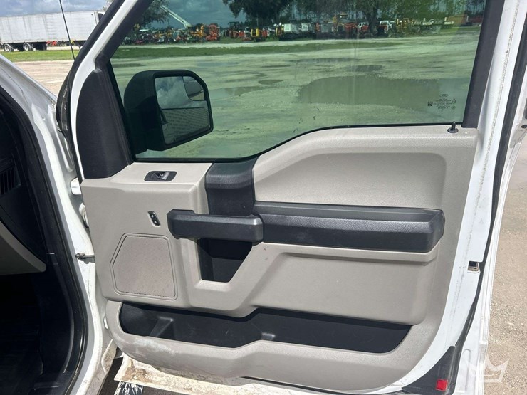 2020-ford-f150-image-24