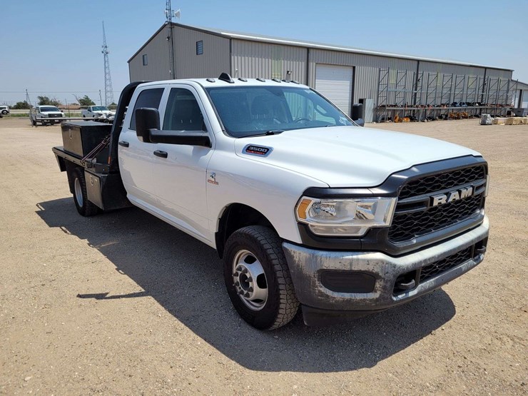 2019-dodge-3500-image-2