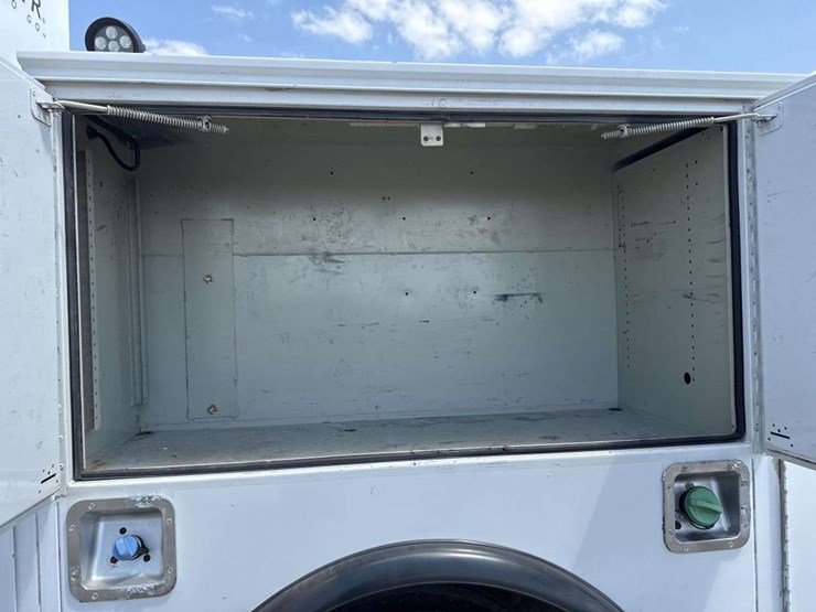 2019-ford-f550-image-15