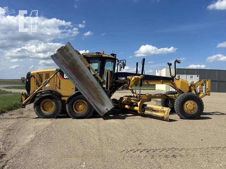 2011-caterpillar-140m2-awd-image-4