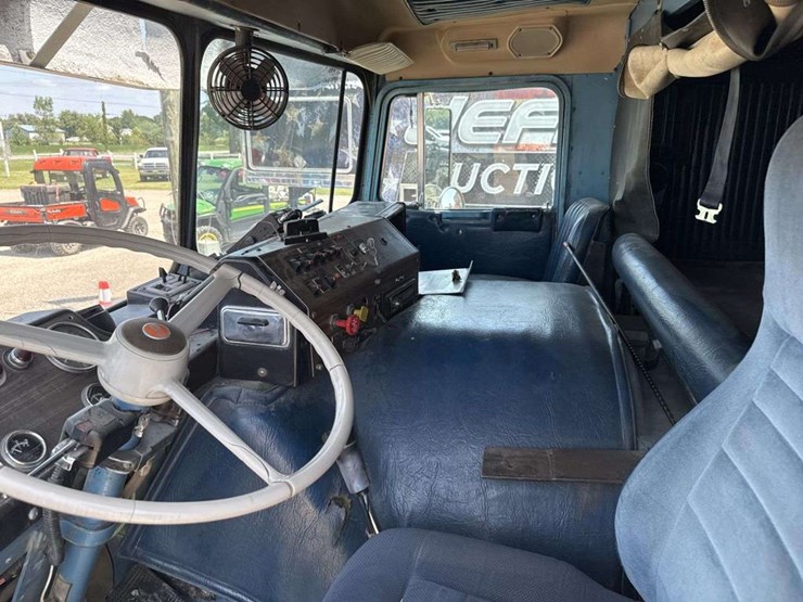 1978-kenworth-k100-image-23