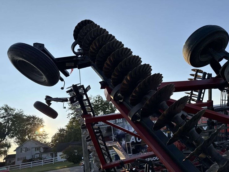 case-ih-330-image-10