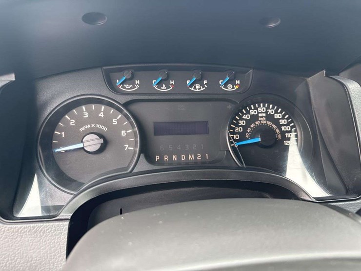 2014-ford-f150-xl-image-14