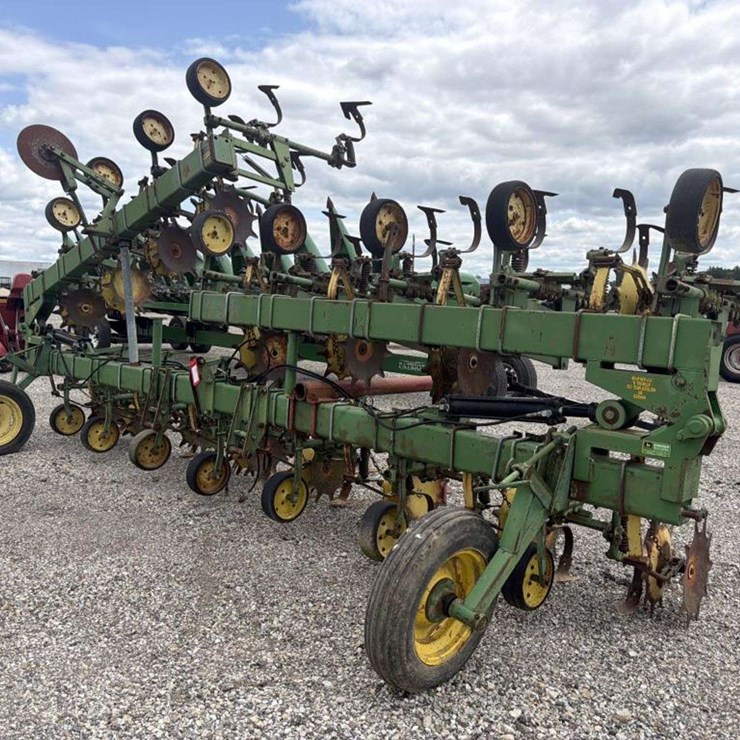 JOHN DEERE 16