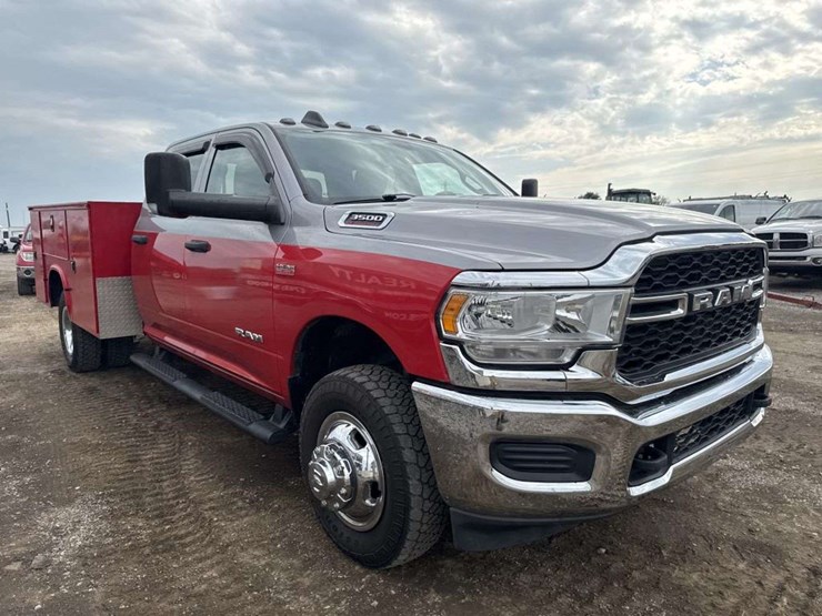 2019-dodge-ram-3500-image-4