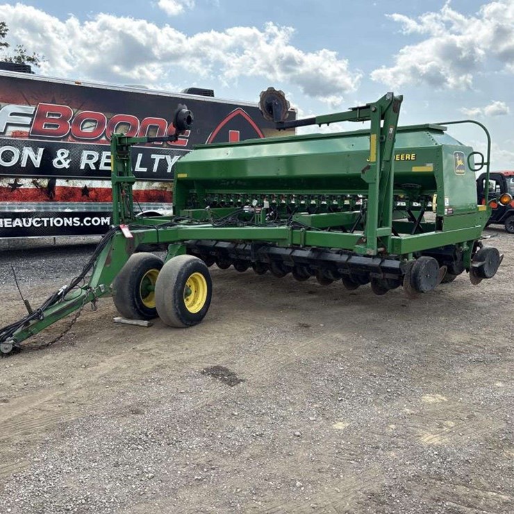 JOHN DEERE 1560
