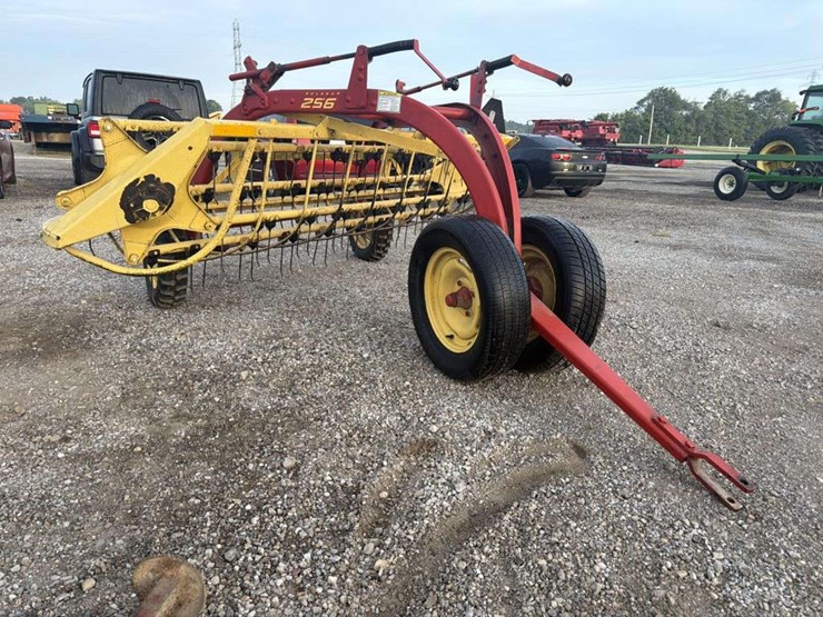 new-holland-256-image-5