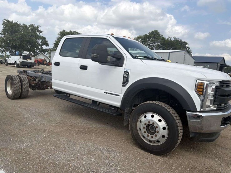 2019-ford-f550-xl-image-6