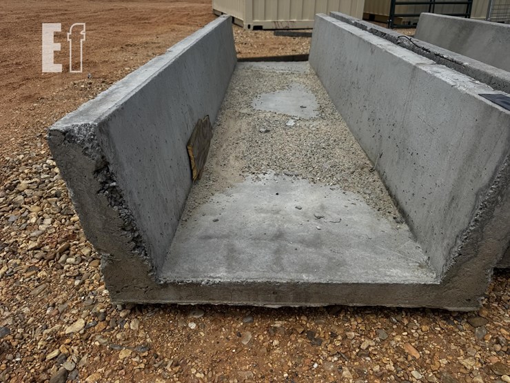 concrete-bunk-feeder-3'-x-10'-7484-image-2