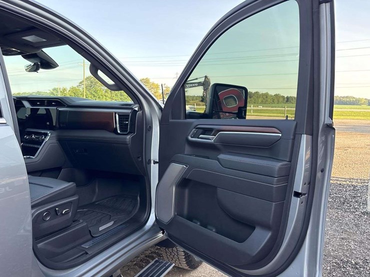 2026-gmc-sierra-2500-image-32