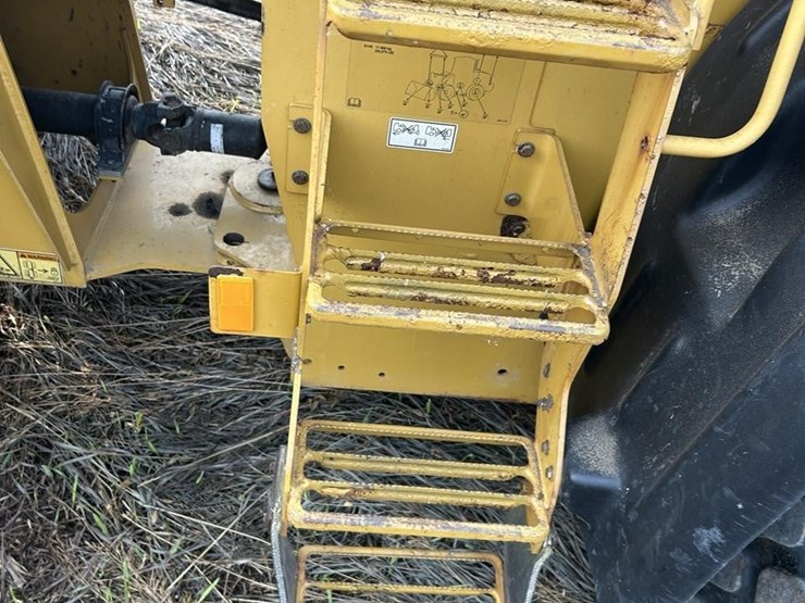 2015-caterpillar-910k-image-24