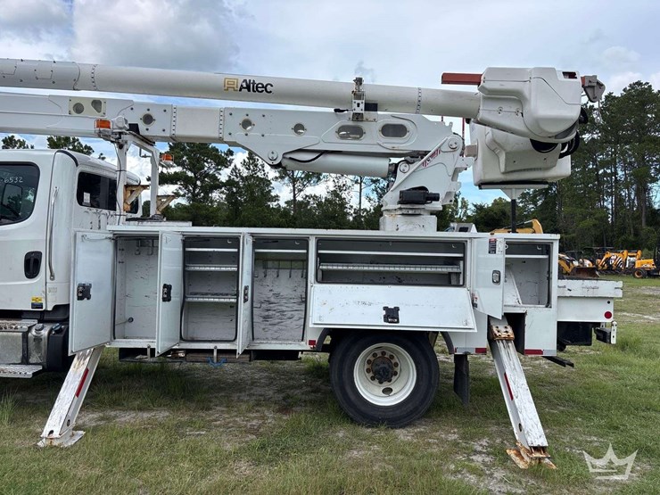2020-freightliner-m2-106-image-35