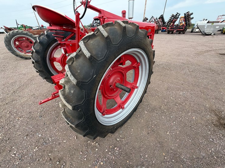 1955-farmall-300-tractor-image-22