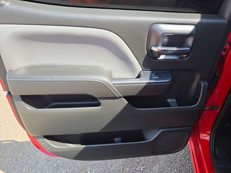 2015-chevrolet-silverado-1500-ls-image-10