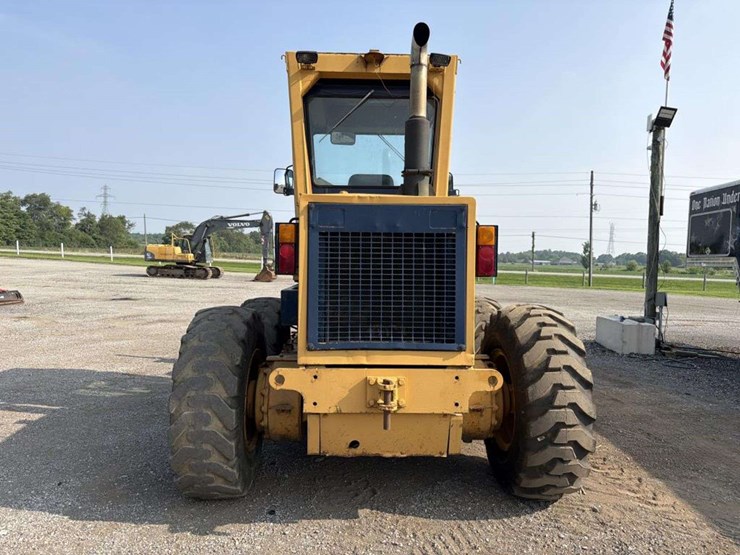 komatsu-grader-gd615a-image-4