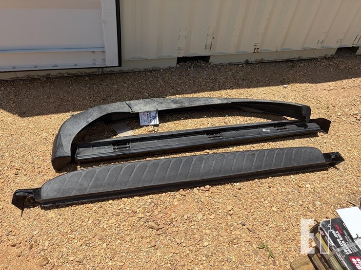 dodge-ram-diffuser-&-running-boards-image-1