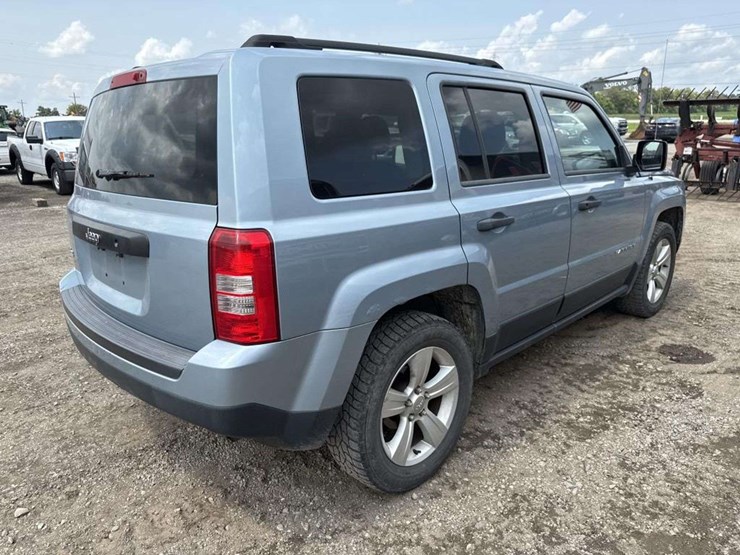2013-jeep-patriot-sport-image-3