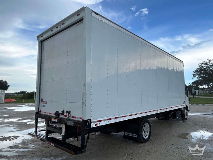 2019-isuzu-nrr-image-3