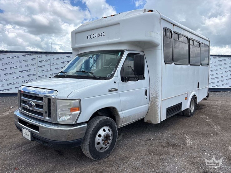 2017-ford-e450-image-1