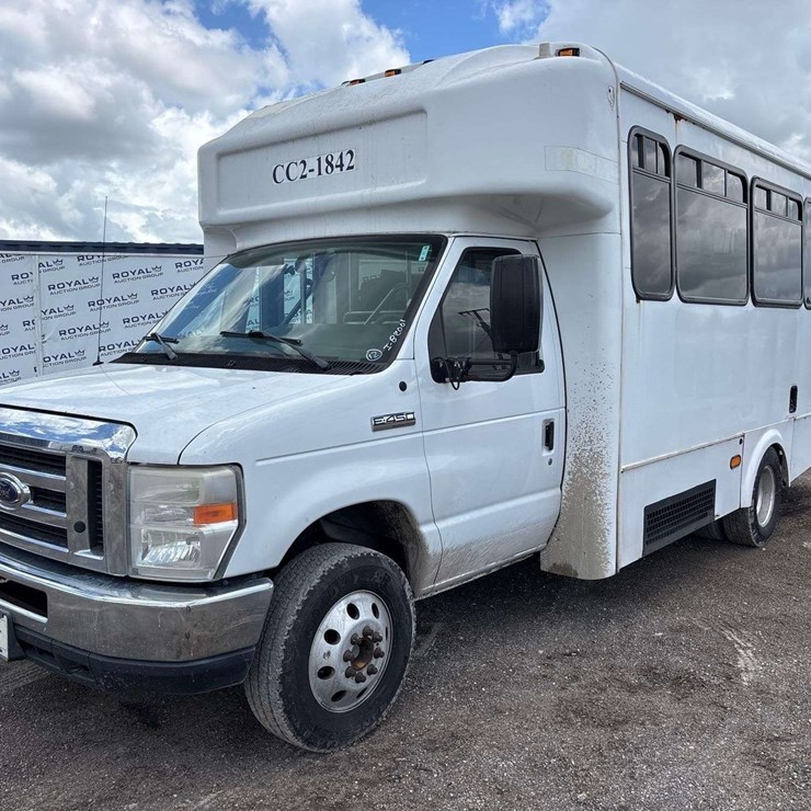 2017 FORD E450