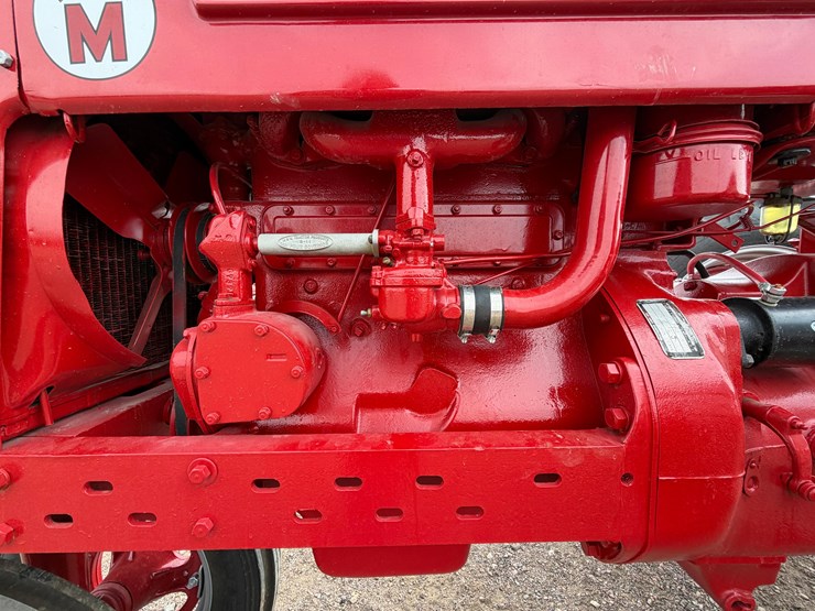 1952-farmall-super-m-tractor-image-16